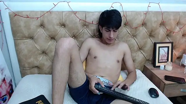 Estiv18  online show from 02.14.25