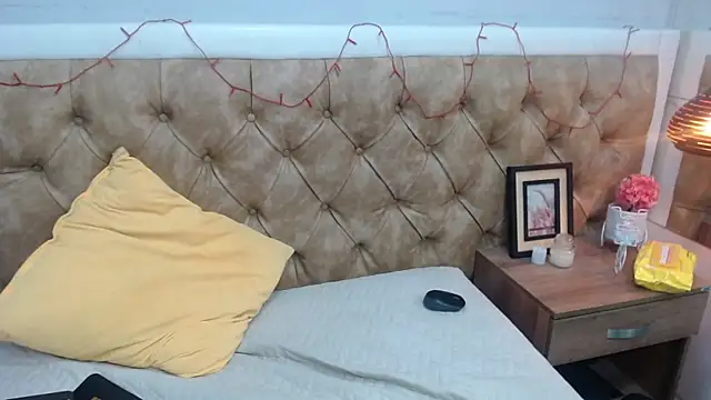 Estiv18  online show from 02.14.25