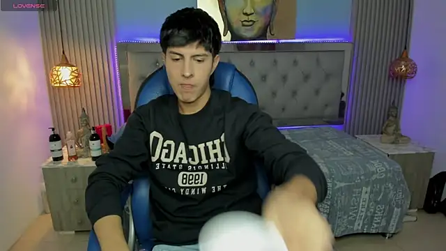 Estiv18  online show from 11.25.25