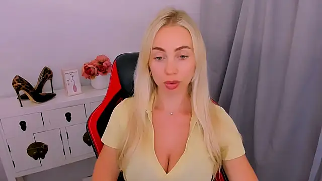 Snapshot of MargaritaRose chatting on 05.05.26 MargaritaRose online show from 05.05.26