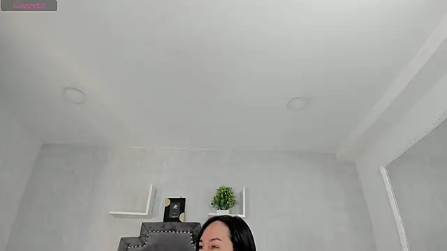 Snapshot of EmiliaRose_ chatting on 11.18.25 EmiliaRose online show from 11.18.25