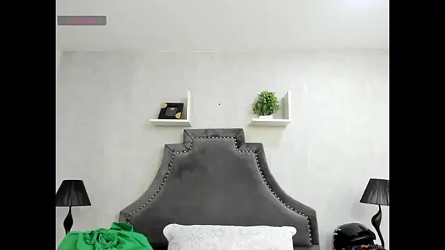 Snapshot of EmiliaRose_ chatting on 11.21.25 EmiliaRose online show from 11.21.25