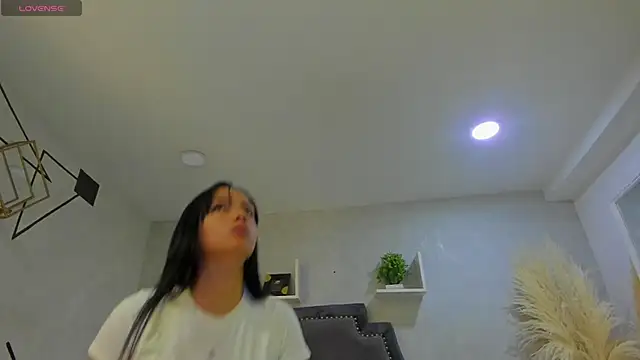 Snapshot of EmiliaRose_ chatting on 12.20.25 EmiliaRose online show from 12.20.25