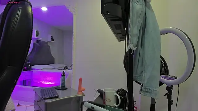 Snapshot of EmiliaRose_ chatting on 02.27.26 EmiliaRose online show from 02.27.26