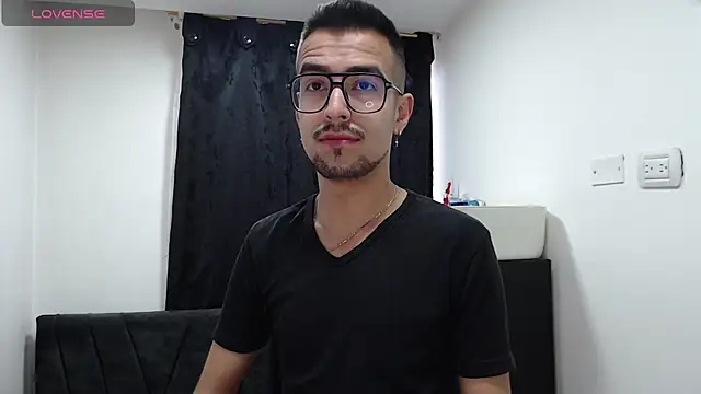 Snapshot of Demian_val chatting on 02.19.26 Demian val online show from 02.19.26