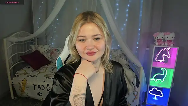 Snapshot of MargoBryan chatting on 02.21.25 MargoBryan online show from 02.21.25