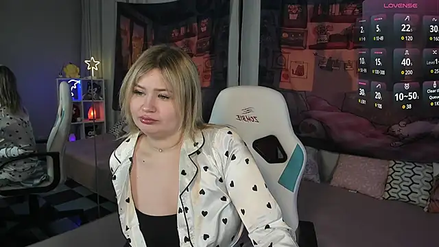 Snapshot of MargoBryan chatting on 03.11.25 MargoBryan online show from 03.11.25