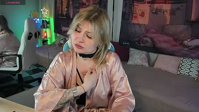 Snapshot of MargoBryan chatting on 03.13.25 MargoBryan online show from 03.13.25