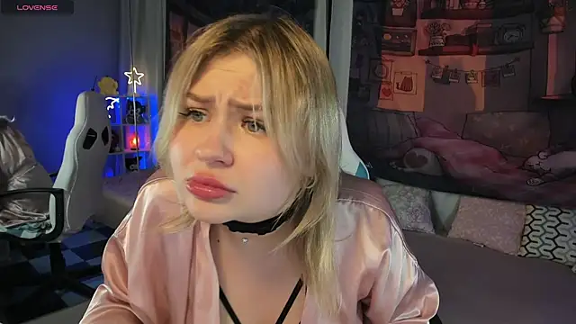 Snapshot of MargoBryan chatting on 03.13.25 MargoBryan online show from 03.13.25