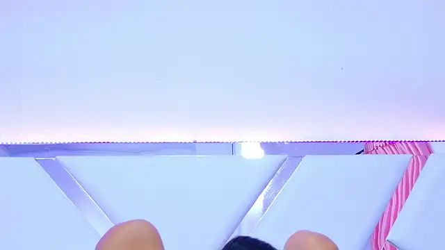 Snapshot of YesyHills chatting on 03.07.25 YesyHills online show from 03.07.25