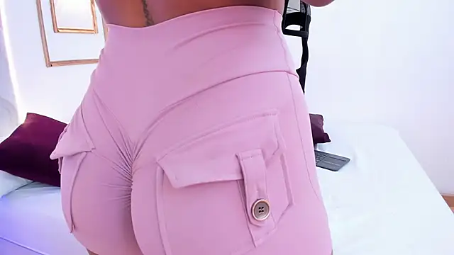 KylieGomeez online show from 03.12.25