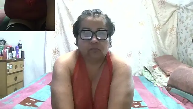Snapshot of erinadarling79 chatting on 07.04.26 erinadarling79 online show from 07.04.26