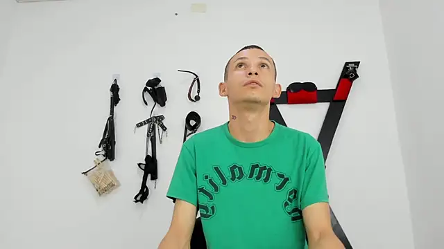 Snapshot of Isak_Millan chatting on 11.10.25 Isak Millan online show from 11.10.25