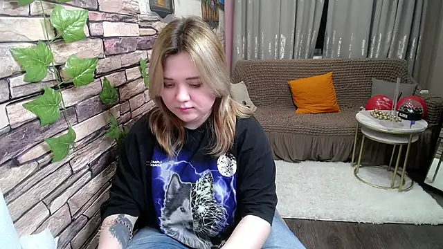 Snapshot of Finna_39 chatting on 02.12.25 Finna 39 online show from 02.12.25