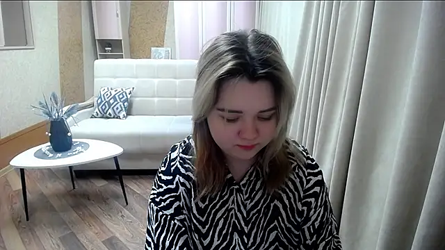 Snapshot of Finna_39 chatting on 02.25.25 Finna 39 online show from 02.25.25