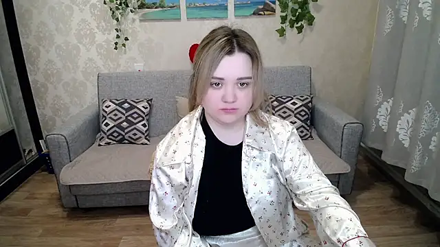 Snapshot of Finna_39 chatting on 03.07.25 Finna 39 online show from 03.07.25