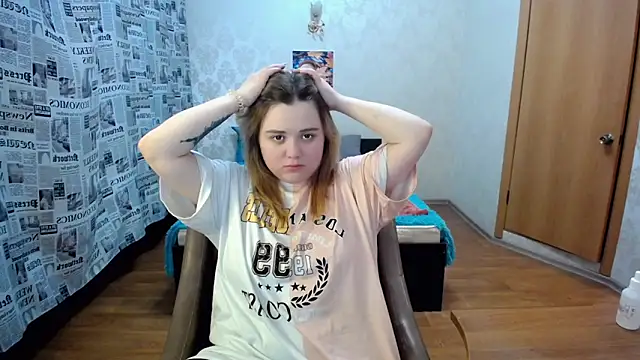 Snapshot of Finna_39 chatting on 03.18.25 Finna 39 online show from 03.18.25