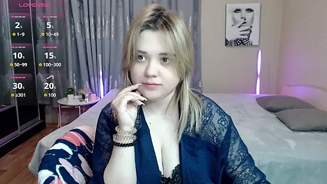 Snapshot of Finna_39 chatting on 09.29.25 Finna 39 online show from 09.29.25