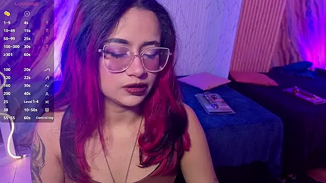 Snapshot of kristen_tay chatting on 05.19.26 kristen tay online show from 05.19.26