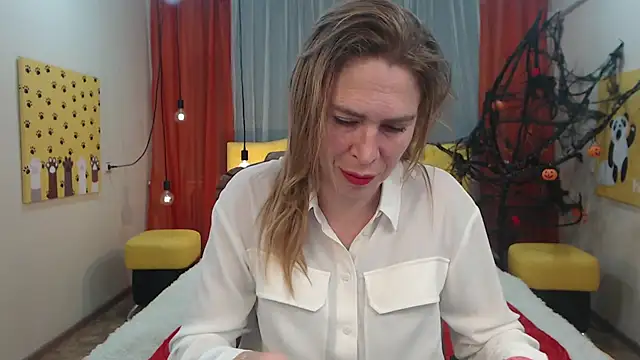 TessaDaybreak online show from 10.10.25