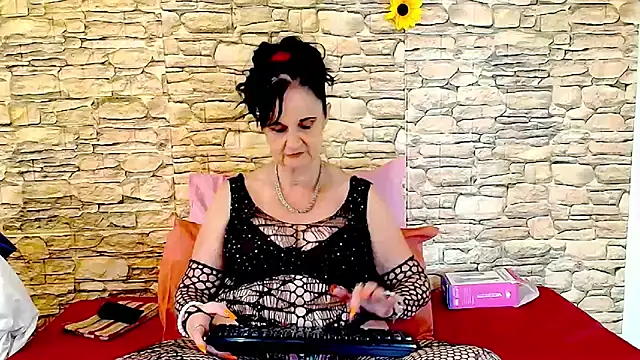 Snapshot of LuciousGrace chatting on 05.21.26 LuciousGrace online show from 05.21.26