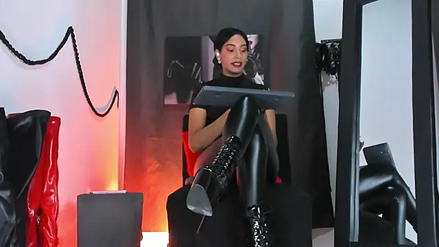 Snapshot of Aleshkastone chatting on 10.31.25 Aleshkastone online show from 10.31.25