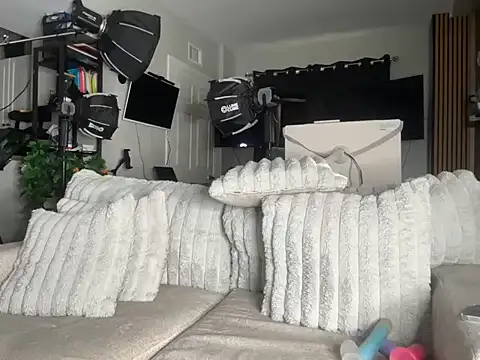 meggsworld online show from 11.27.25