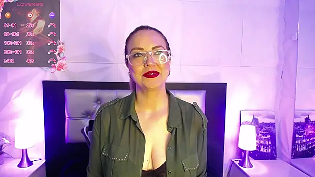 Snapshot of Azaahara_ chatting on 05.26.26 Azaahara online show from 05.26.26