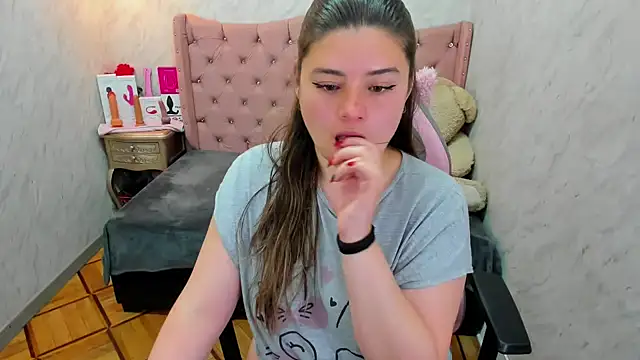 Lianngrace online show from 11.04.25