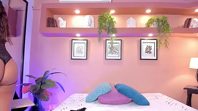 SofiaBennett  online show from 03.08.25