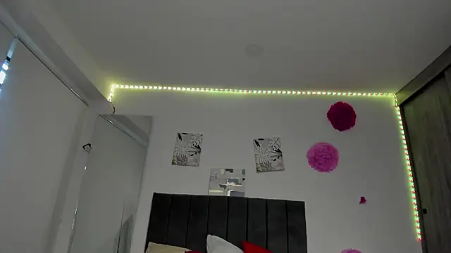 Snapshot of ZahraRose chatting on 03.04.25 ZahraRose online show from 03.04.25