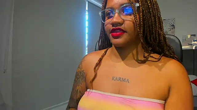 Snapshot of ZahraRose chatting on 03.15.25 ZahraRose online show from 03.15.25