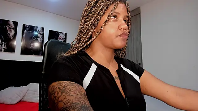 Snapshot of ZahraRose chatting on 09.16.25 ZahraRose online show from 09.16.25