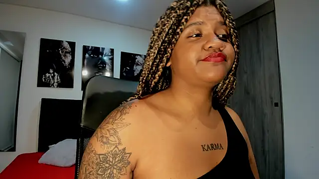 Snapshot of ZahraRose chatting on 09.17.25 ZahraRose online show from 09.17.25