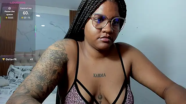 Snapshot of ZahraRose chatting on 04.18.26 ZahraRose online show from 04.18.26