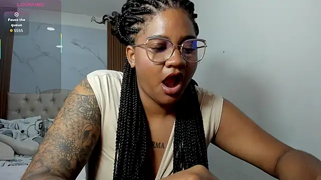 Snapshot of ZahraRose chatting on 04.21.26 ZahraRose online show from 04.21.26