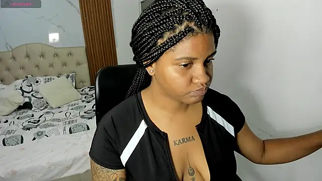 Snapshot of ZahraRose chatting on 04.28.26 ZahraRose online show from 04.28.26