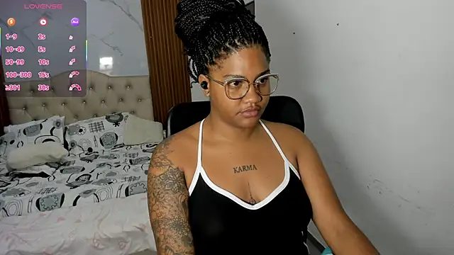 Snapshot of ZahraRose chatting on 04.29.26 ZahraRose online show from 04.29.26