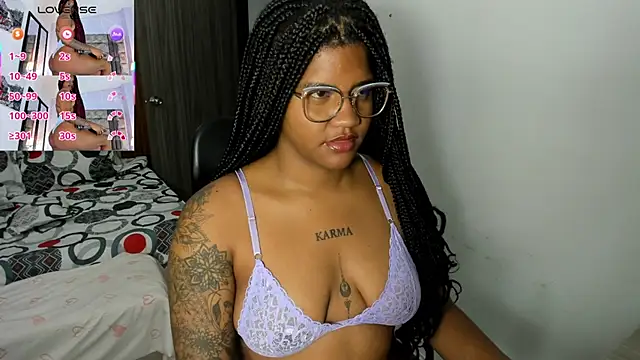 Snapshot of ZahraRose chatting on 05.20.26 ZahraRose online show from 05.20.26