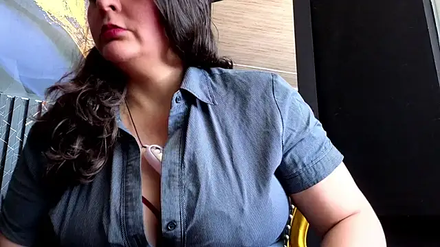 Snapshot of AmandaKovich chatting on 07.14.26 AmandaKovich online show from 07.14.26