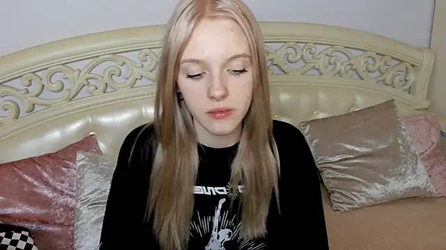 EdlaHewell online show from 02.14.25