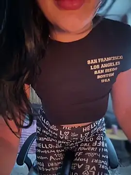 Snapshot of YoungHotMilf97 chatting on 02.25.26 YoungHotMilf97 online show from 02.25.26