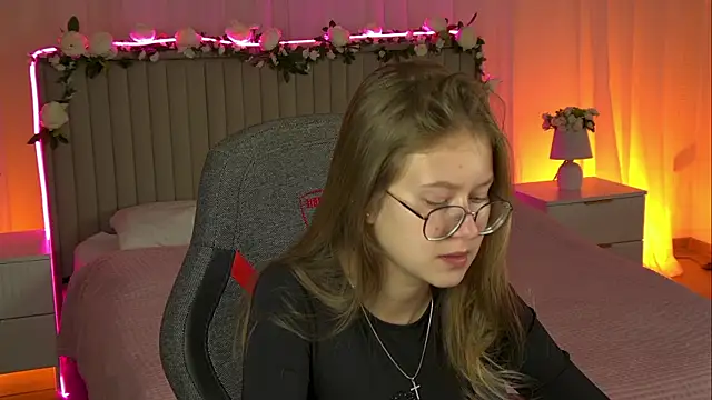 EveMundie online show from 10.21.25