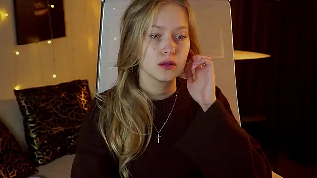 Snapshot of EveMundie chatting on 06.03.26 EveMundie online show from 06.03.26