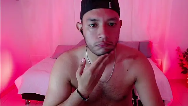 Snapshot of Double_R12 chatting on 03.17.25 Double R12 online show from 03.17.25