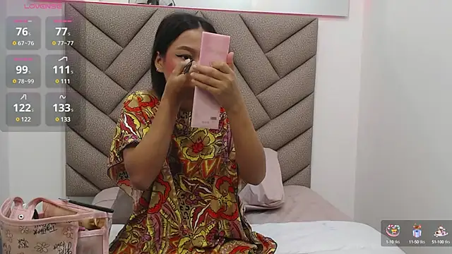 Snapshot of triptikhushi chatting on 02.28.25 triptikhushi online show from 02.28.25