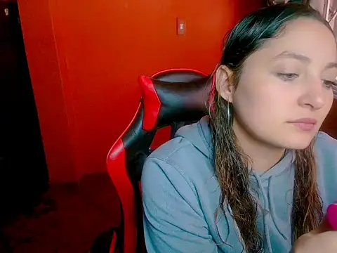 Snapshot of Daianna_m_ chatting on 04.22.26 Daianna m online show from 04.22.26
