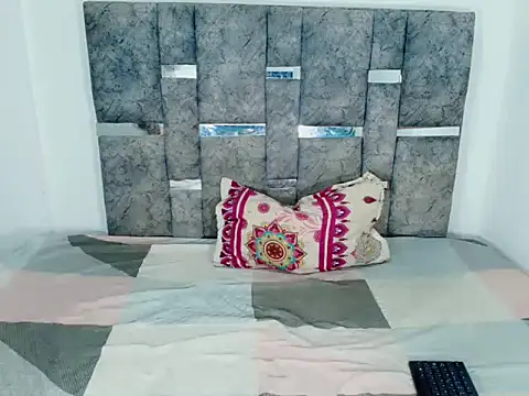 Snapshot of cherry_crushx chatting on 02.14.26 cherry crushx online show from 02.14.26