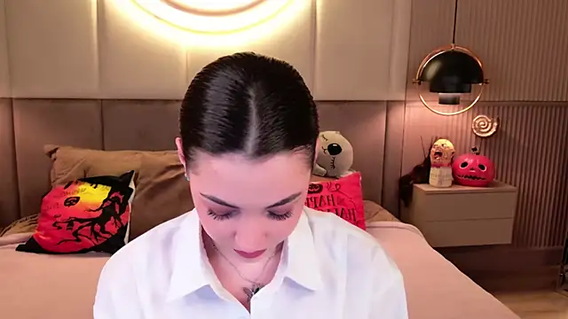 Snapshot of Alice_Deleon chatting on 10.19.25 Alice Deleon online show from 10.19.25