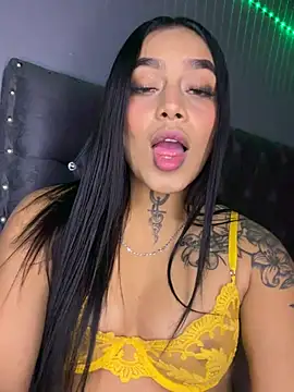 Snapshot of Emily_sharlot chatting on 06.17.26 Emily sharlot online show from 06.17.26